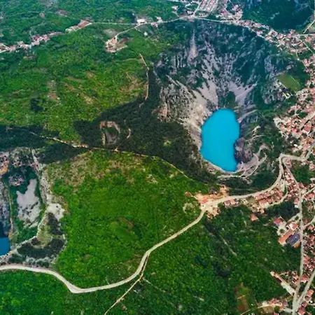 וילה Sara Family With Pool And Jacuzzi Makarska Region אימוטסקי