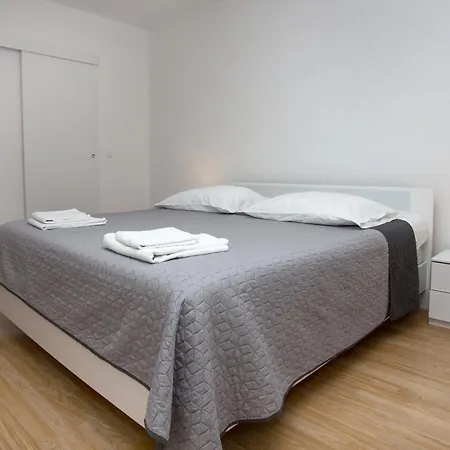 Sara Family With Pool And Jacuzzi Makarska Region *