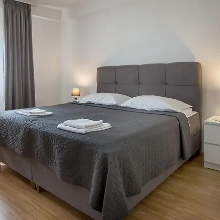 וילה Sara Family With Pool And Jacuzzi Makarska Region אימוטסקי