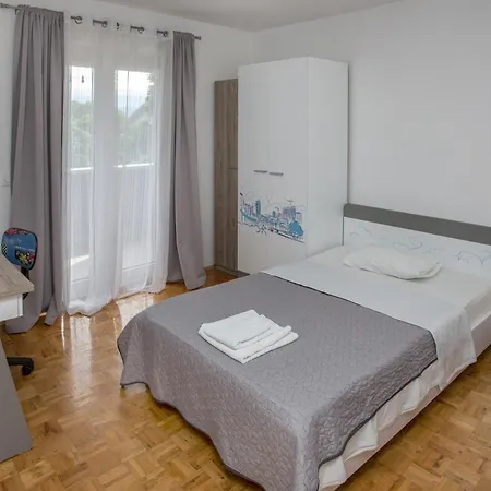 Sara Family With Pool And Jacuzzi Makarska Region