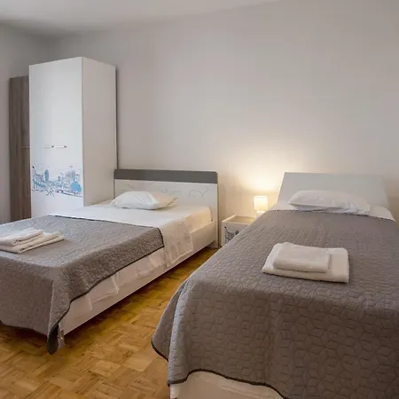 Sara Family With Pool And Jacuzzi Makarska Region וילה