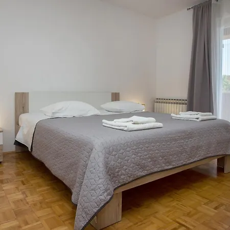 Sara Family With Pool And Jacuzzi Makarska Region *