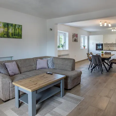 Sara Family With Pool And Jacuzzi Makarska Region אימוטסקי