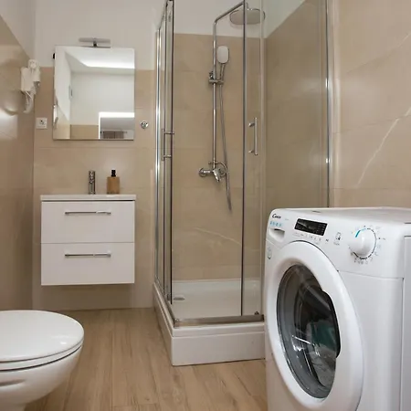 Sara Family With Pool And Jacuzzi Makarska Region וילה אימוטסקי