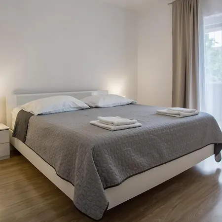 Sara Family With Pool And Jacuzzi Makarska Region *