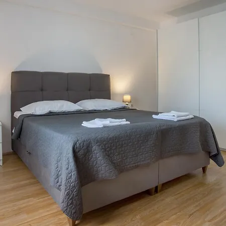 Sara Family With Pool And Jacuzzi Makarska Region