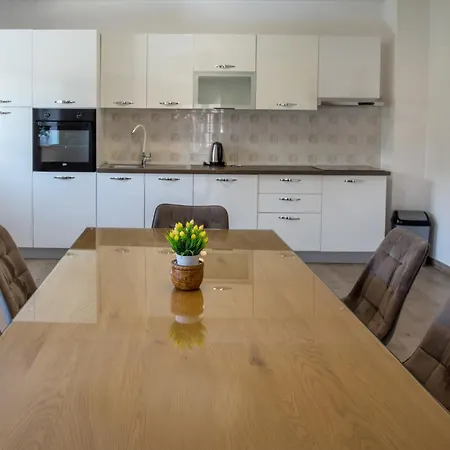 וילה Sara Family With Pool And Jacuzzi Makarska Region