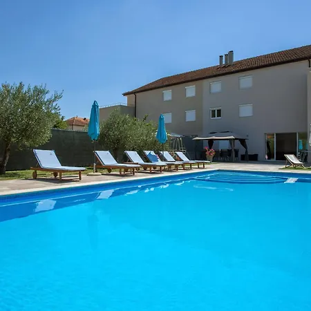 Sara Family With Pool And Jacuzzi Makarska Region *