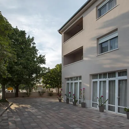 וילה Sara Family With Pool And Jacuzzi Makarska Region אימוטסקי