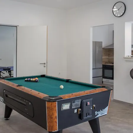 Sara Family With Pool And Jacuzzi Makarska Region *